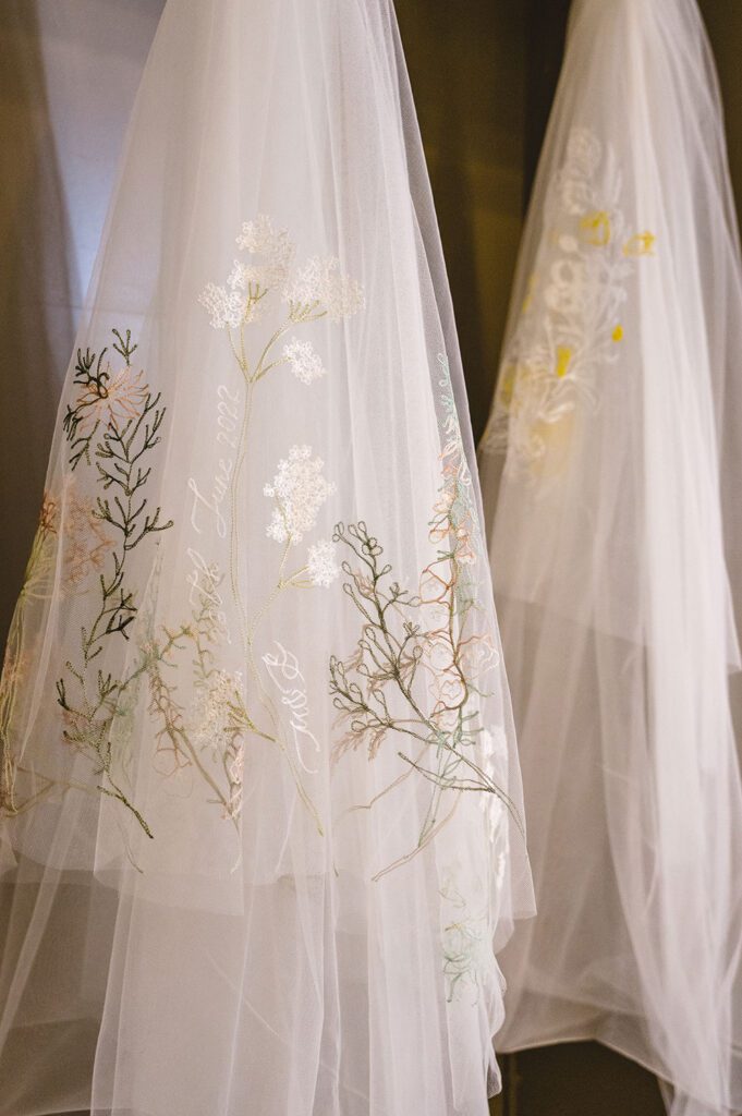Daisy Pop Flower Veil, Embroidered Flower Veil, Floral Wedding Veil, Bridal Veil  Flowers, Unique Veil 