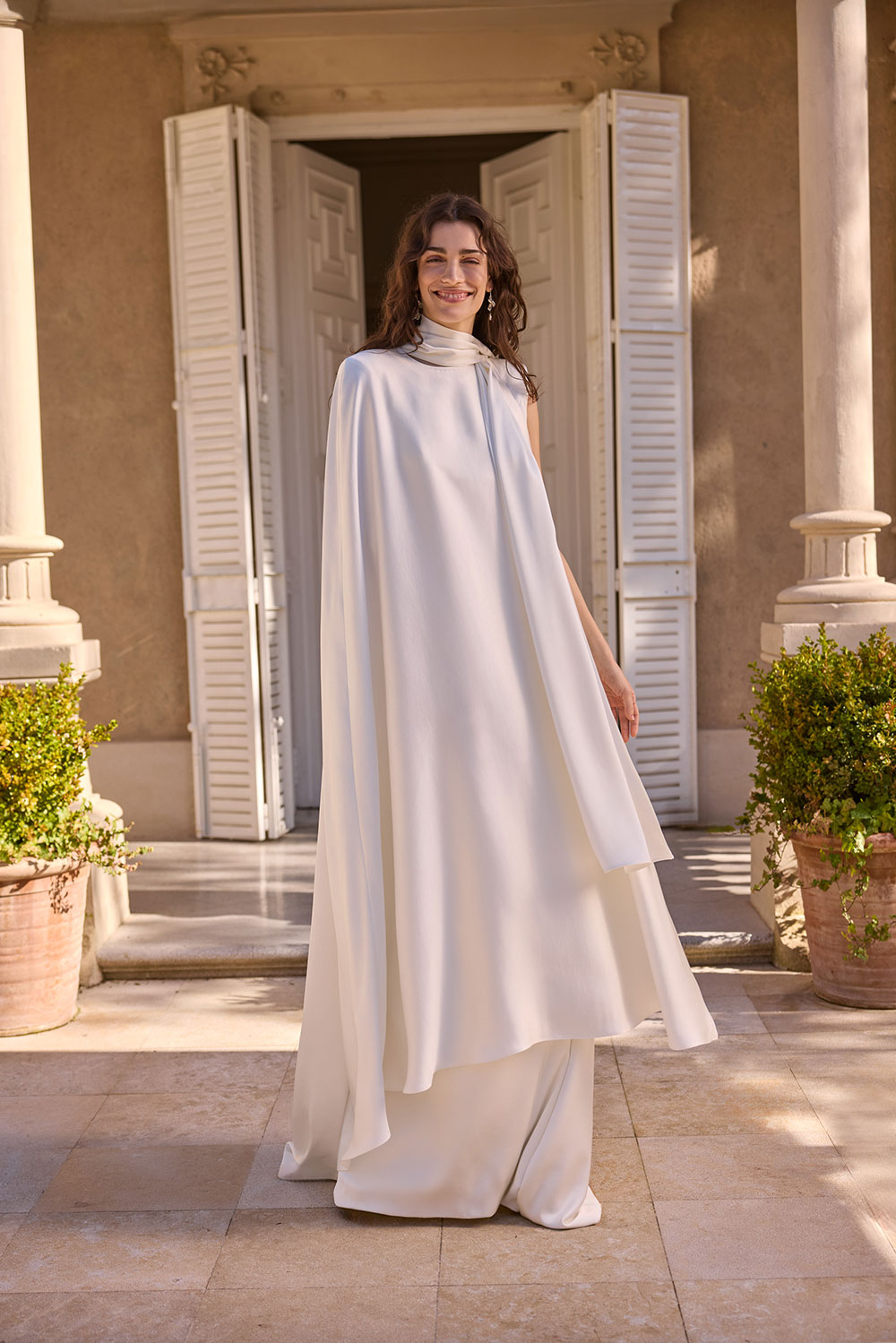 Jesus Peiro 2724 wedding dress and cape